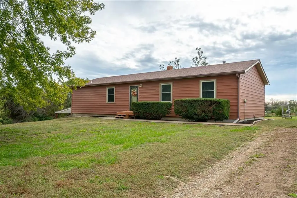 10879 90th Street, Oskaloosa, KS 66066 - #1