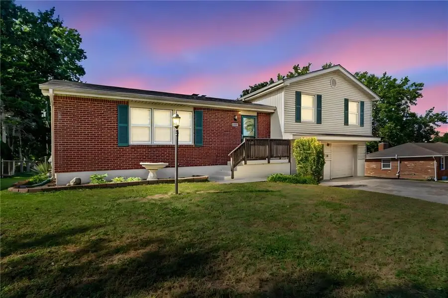 7512 N Baltimore Avenue, Gladstone, MO 64118 - #2