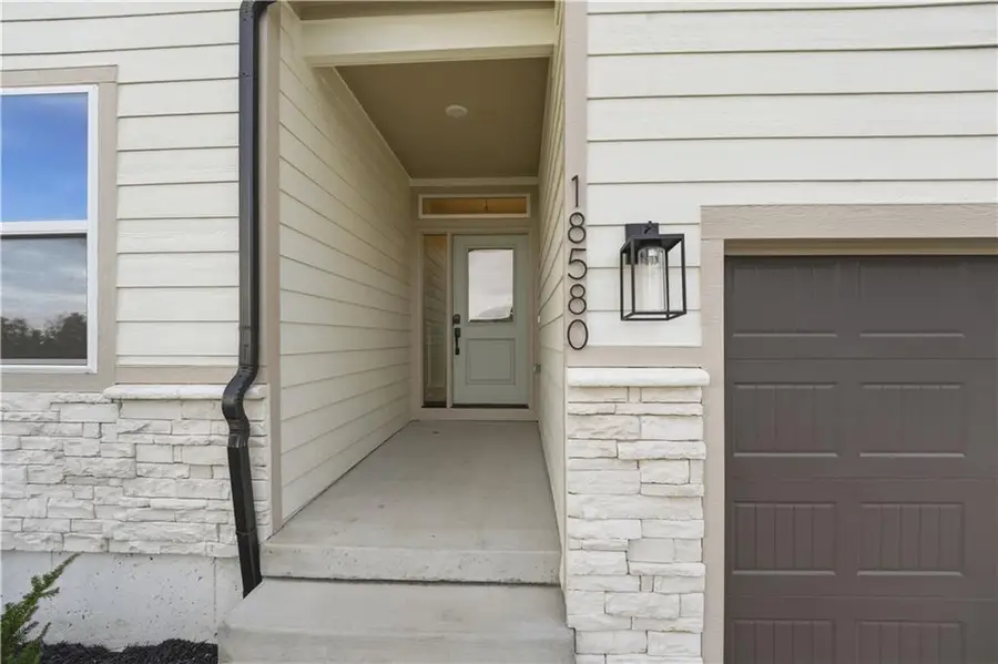 18580 W 195th Street, Spring Hill, KS 66083 - #2