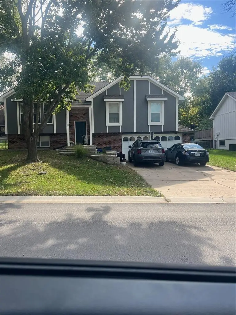 13917 S Summertree Lane, Olathe, KS 66062 - #1