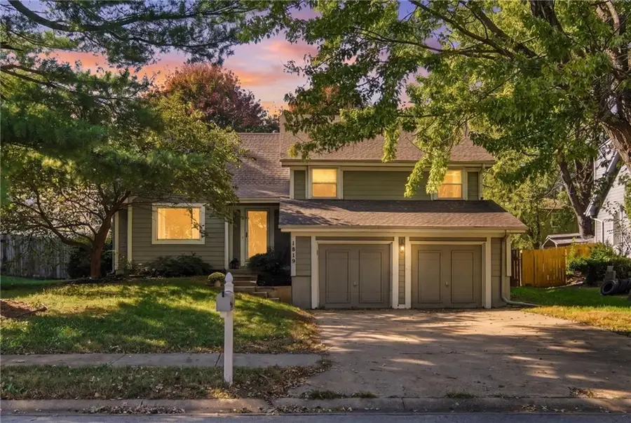 1819 S Stagecoach Drive, Olathe, KS 66062 - #2