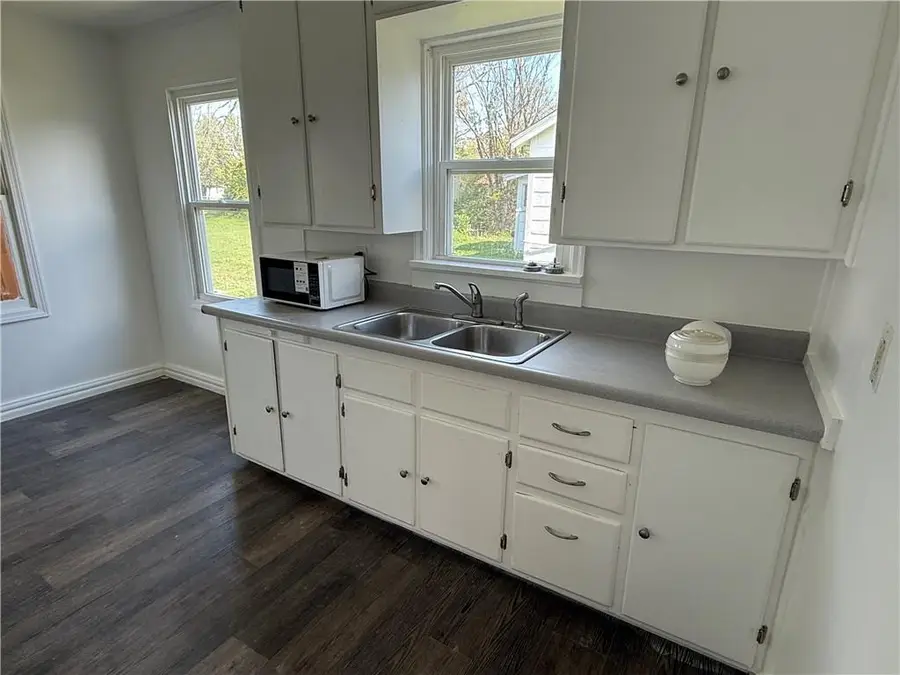 1612 W 6th Street, Coffeyville, KS 67337 - #3