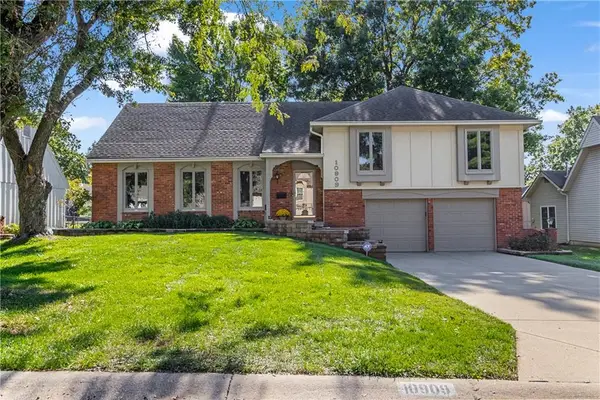 10909 W 102nd Street, Overland Park, KS 66214