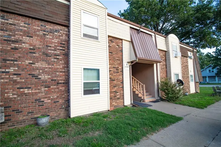 205 Grant Street, Coffeyville, KS 67337 - #2