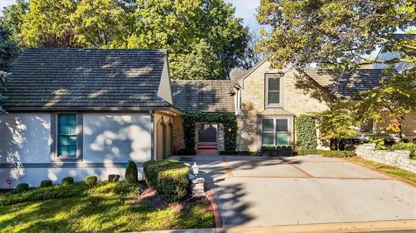 7904 Bristol Court, Prairie Village, KS 66208