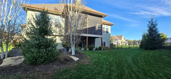 9401 W 169th Street, Overland Park, KS 66085