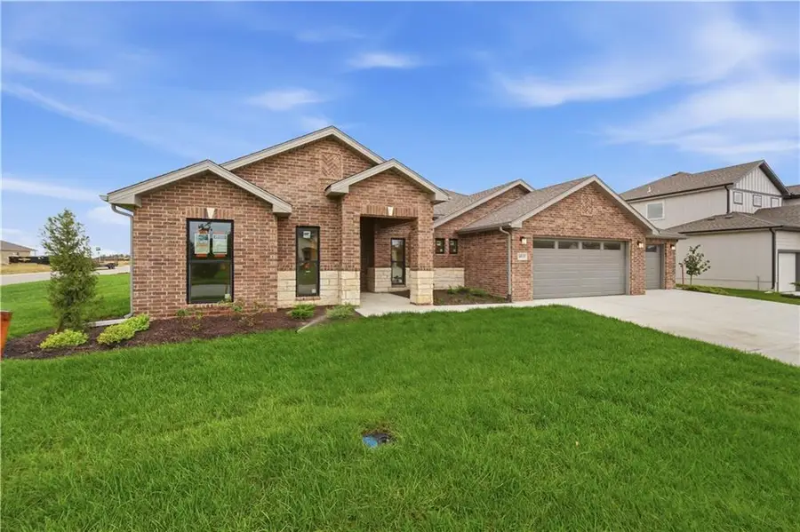 18525 W 195th Street, Spring Hill, KS 66083 - #2