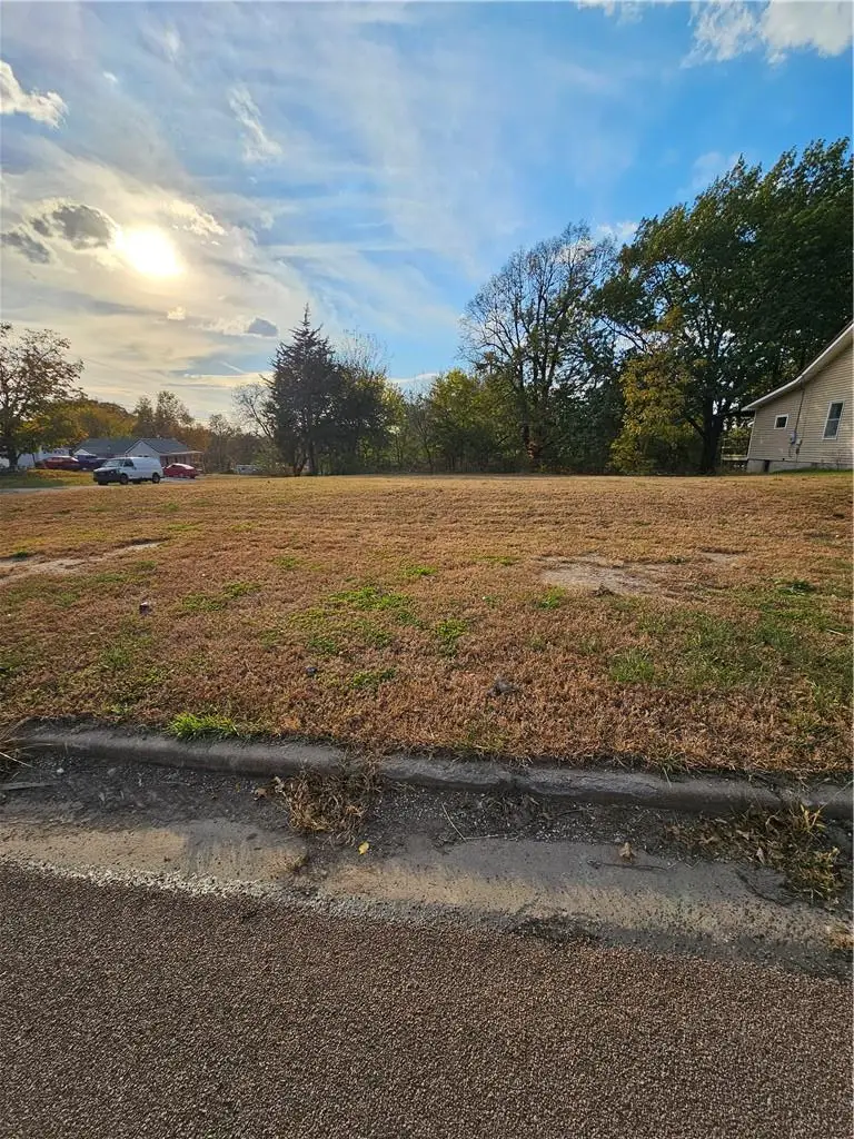 1009 W 3rd Avenue, Horton, KS 66439 - #2