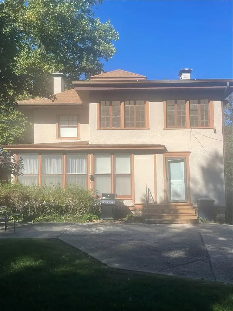 11 W Concord Avenue, Kansas City, MO 64112 - #3