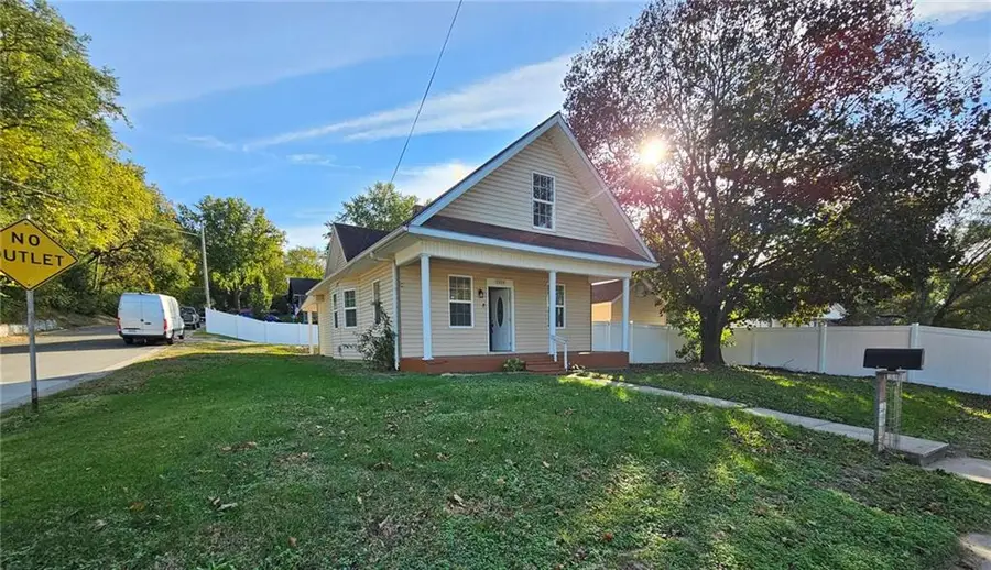 1324 Hickory Street, Saint Joseph, MO 64503 - #2