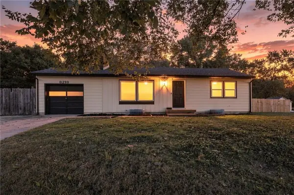 8218 W 87th Street, Overland Park, KS 66212