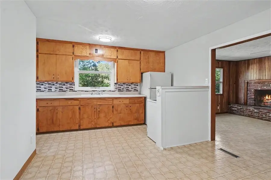 812 W 22nd Street, Lawrence, KS 66046 - #3