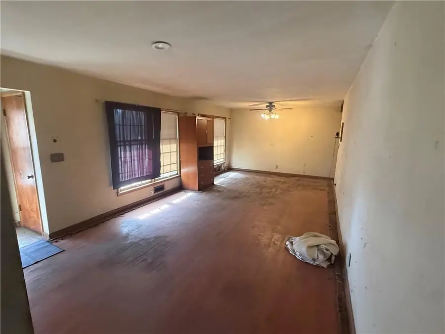 606 E 90th Street, Kansas City, MO 64131 - #2