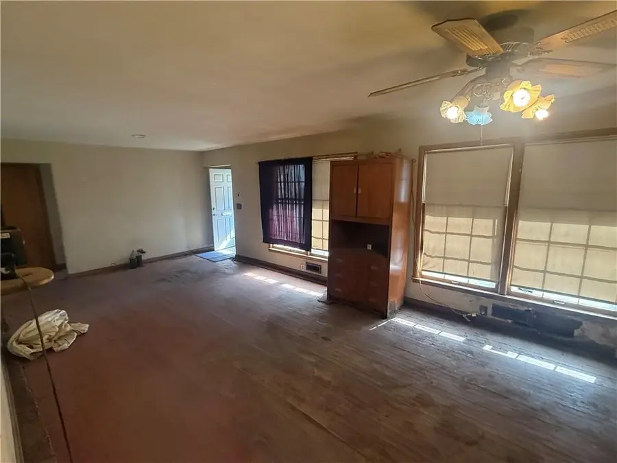 606 E 90th Street, Kansas City, MO 64131 - #3