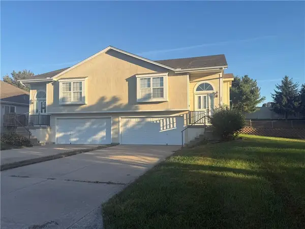 200 SW Chartwell Drive, Lee's Summit, MO 64082