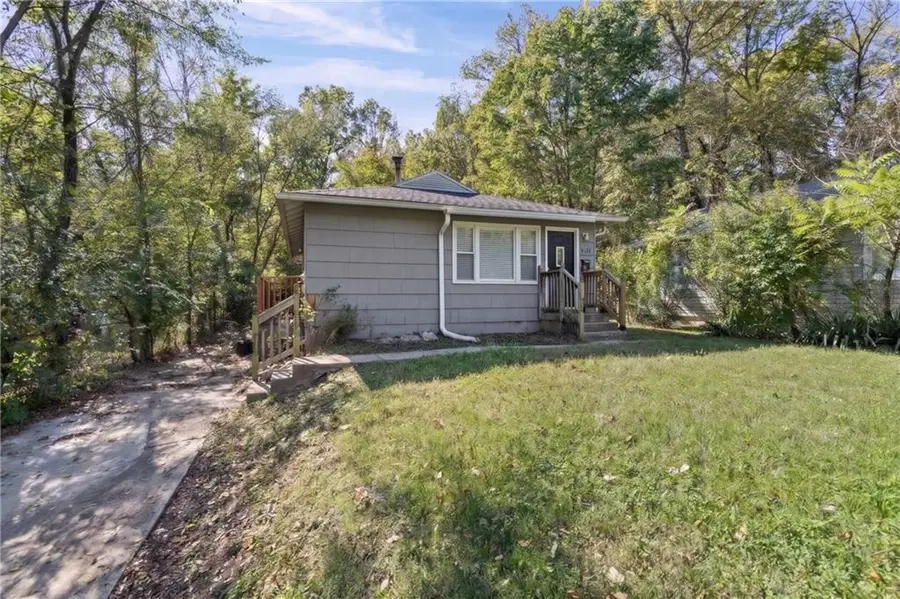 4323 Towers Road, Kansas City, MO 64130 - #2