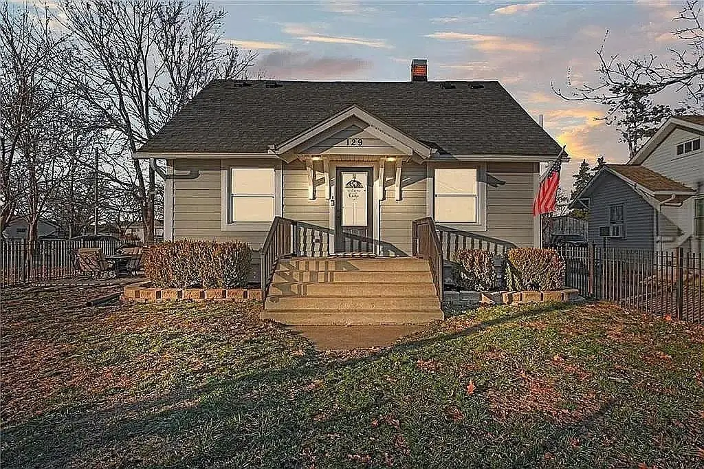 129 W 4th Street, Tonganoxie, KS 66086 - #1