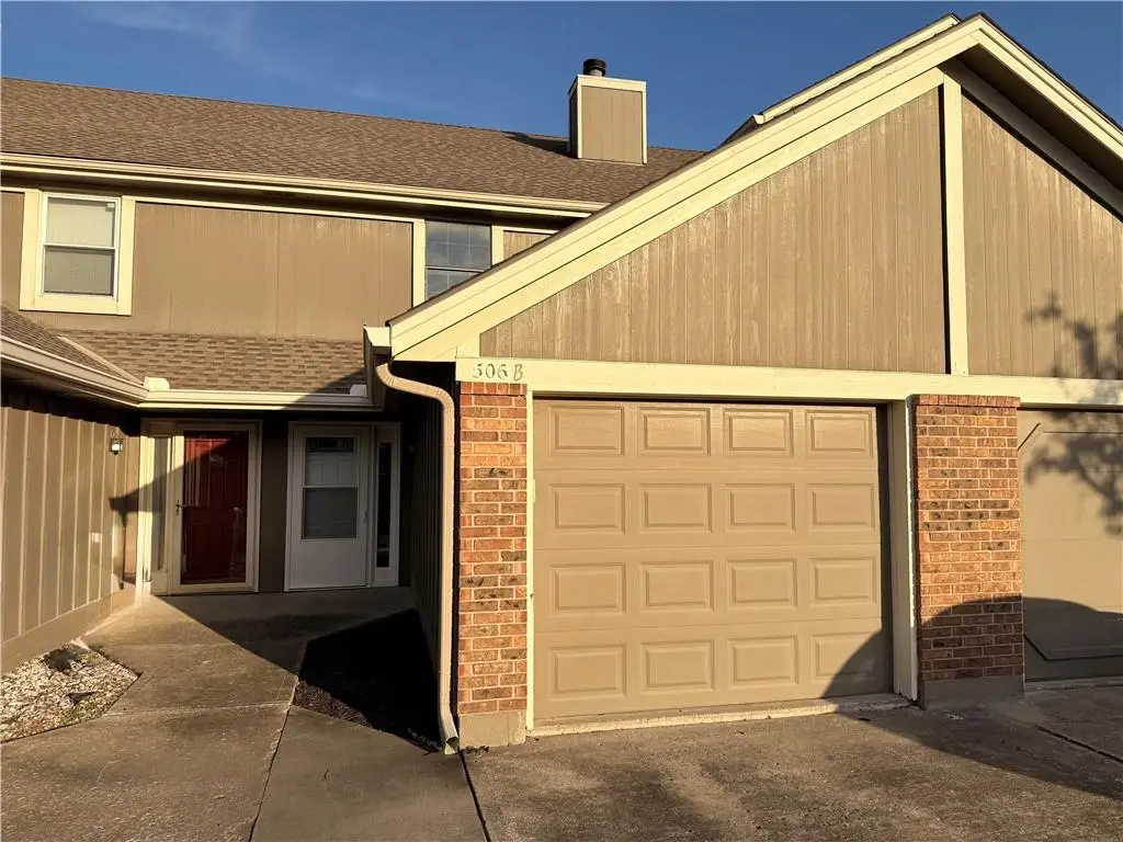 506 NE 6th Street #B, Blue Springs, MO 64014 - #1
