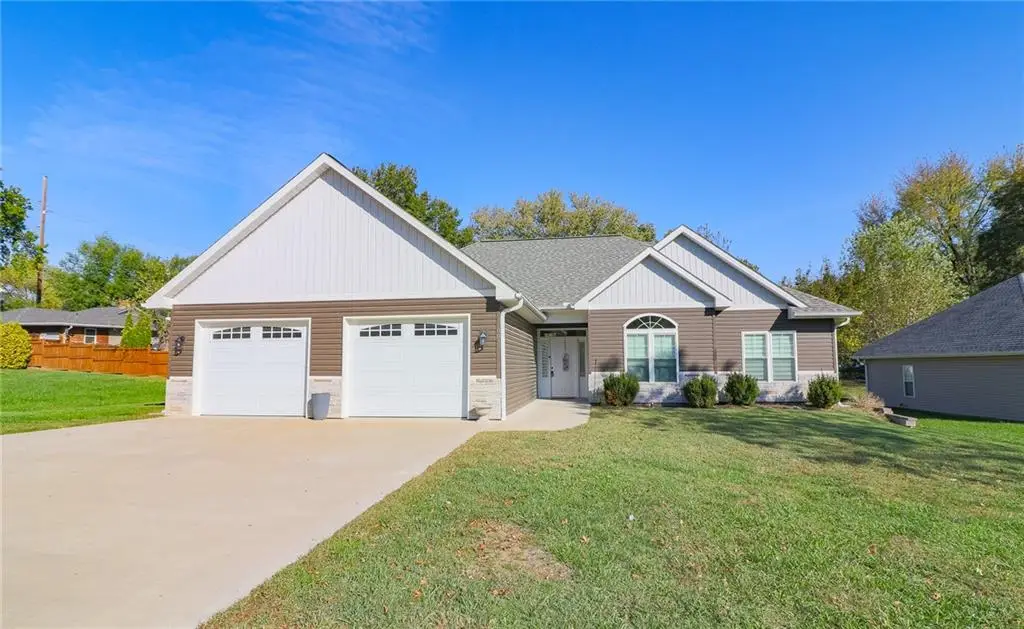 803 E Hutton Valley Road, Clinton, MO 64735 - #1