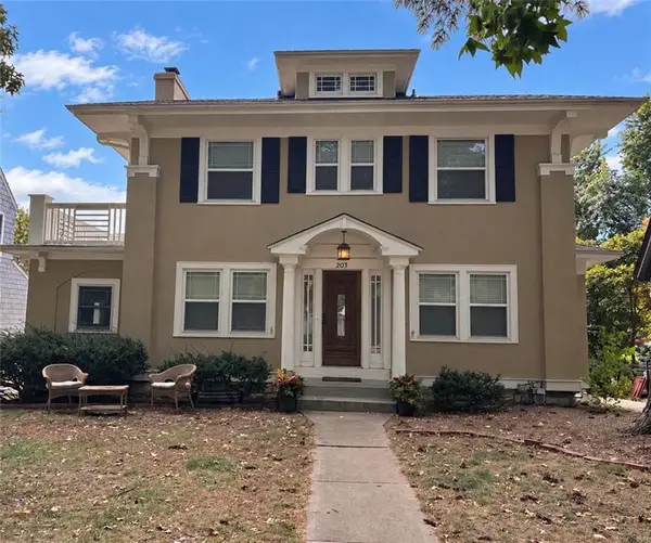 203 W Dartmouth Road, Kansas City, MO 64113