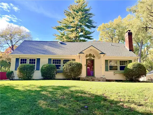 8816 Sleepy Hollow Road, Kansas City, MO 64114