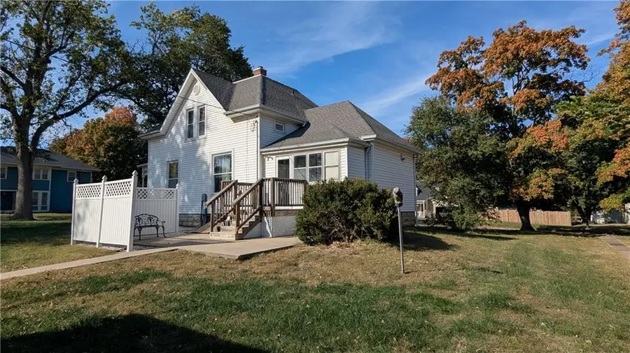 511 N 6th Street, Hiawatha, KS 66434 - #3