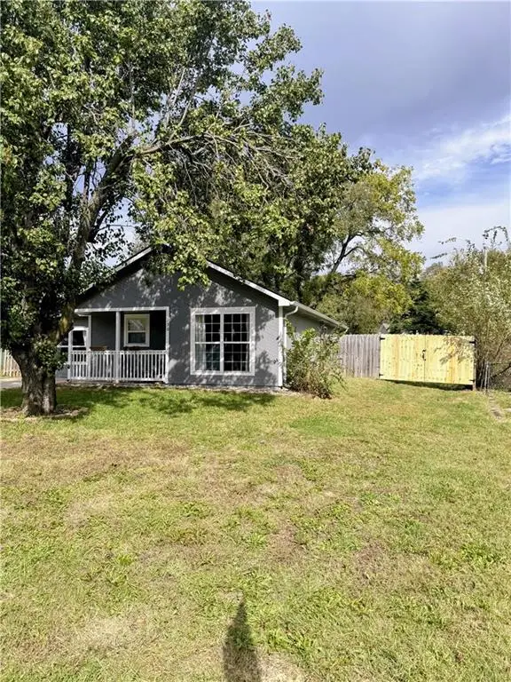 130 Sunrise Drive, Belton, MO 64012 - #2