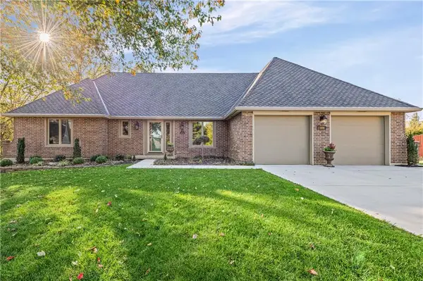 109 Willow Point Road, Lansing, KS 66061