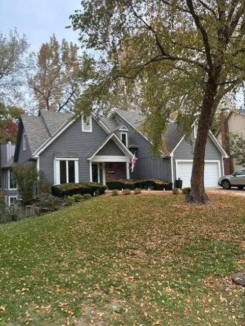 4011 NE Woodridge Drive, Lee's Summit, MO 64064