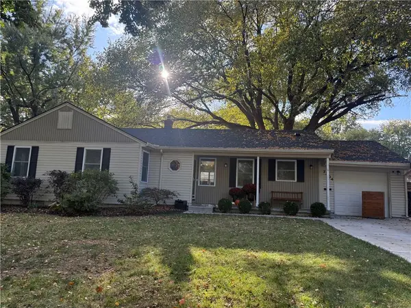 7604 Mohawk Drive, Prairie Village, KS 66208