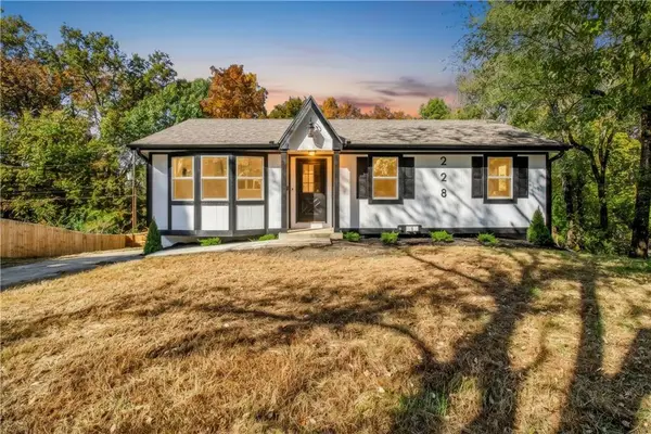 228 SE 101st Road E, Warrensburg, MO 64093