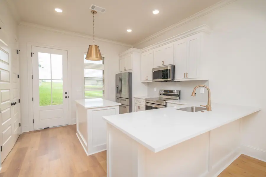 110 Breezeway Cv, Columbus, MS 39701 - #3