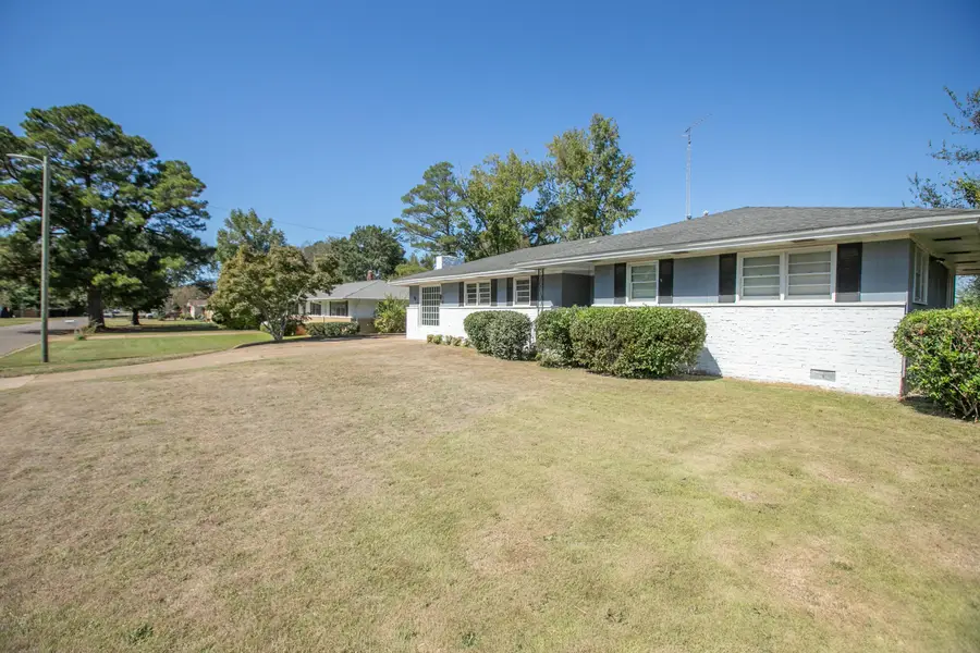 221 Mccrary Dr, Columbus, MS 39702 - Image #3