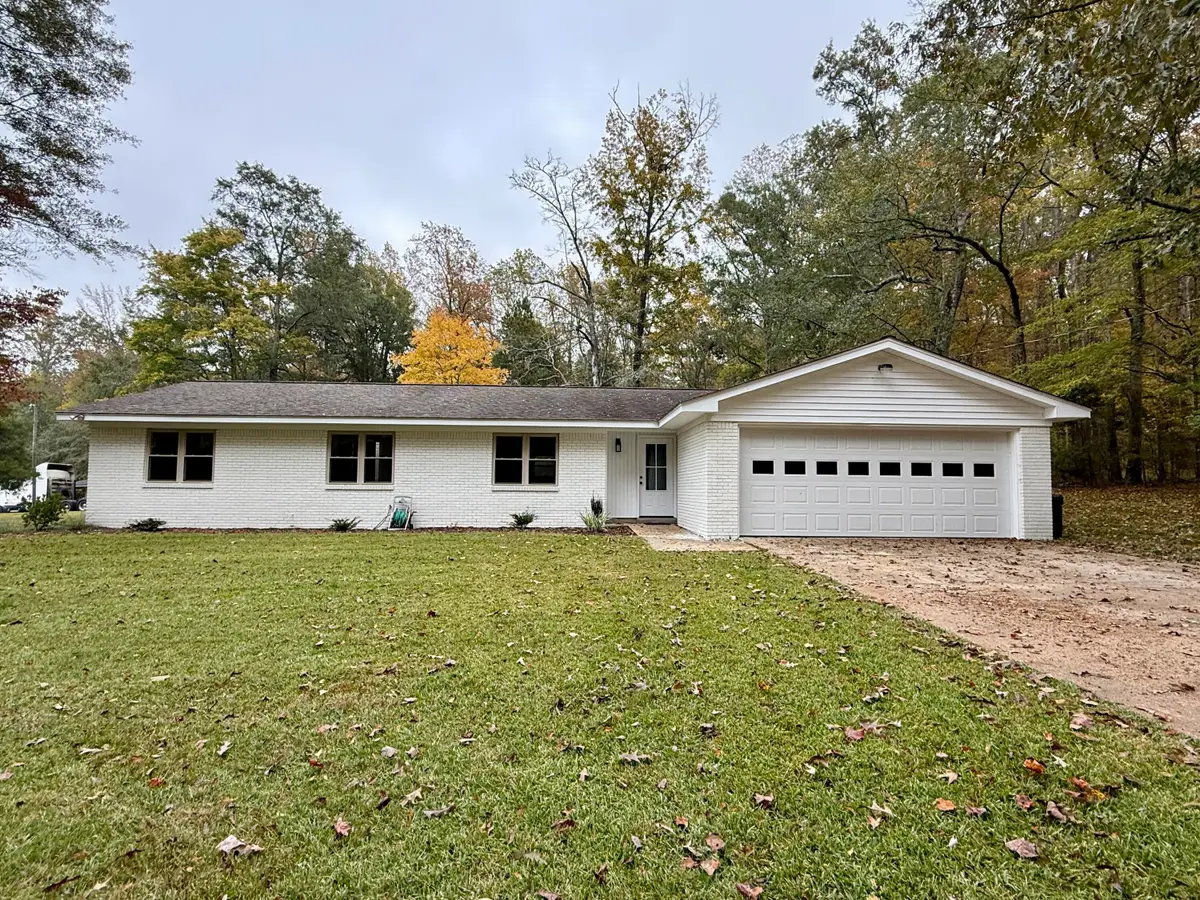 199 Oakridge Cir, Columbus, MS 39705 - Image #1