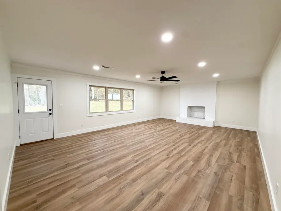 199 Oakridge Cir, Columbus, MS 39705 - Image #2