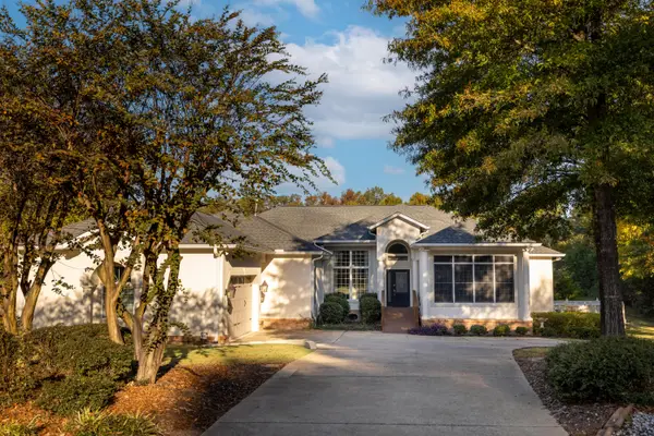 107 Lake Pointe Ln, Starkville, MS 39759