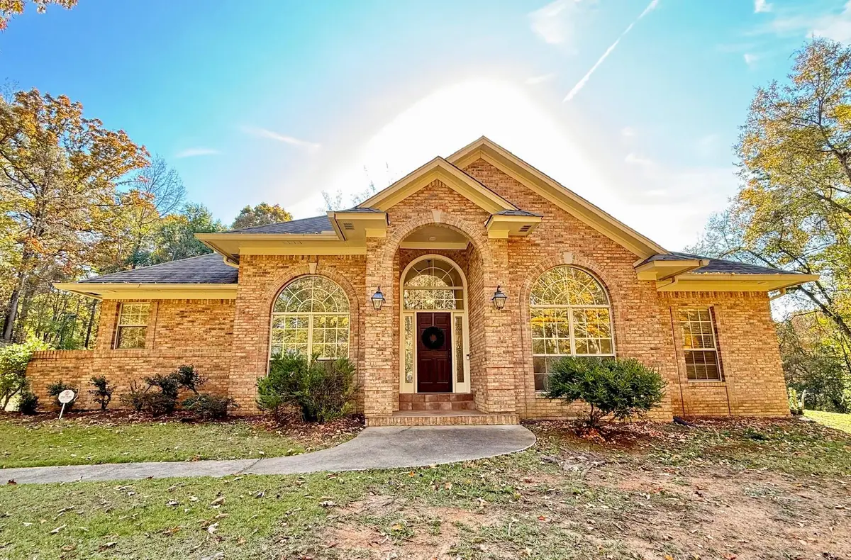 142 Holloman Dr, Columbus, MS 39705 - Image #1