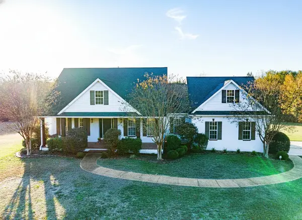 3557 Hickory Grove Dr, Starkville, MS 39759