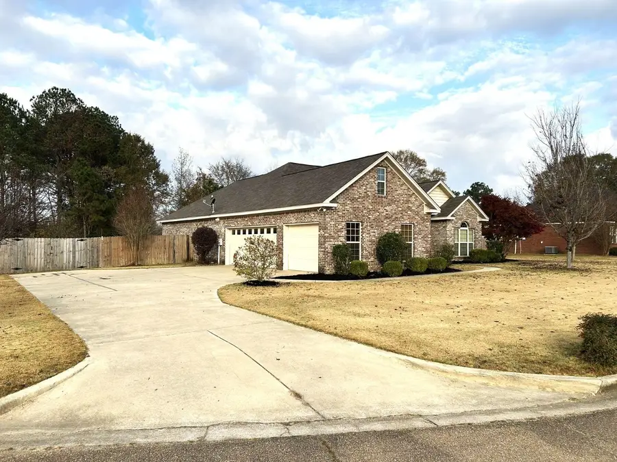 524 Jones Dr, Columbus, MS 39702 - Image #2