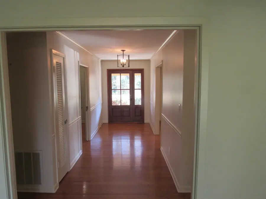 1708 Pleasant Ridge Circle, Columbus, MS 39701 - Image #2