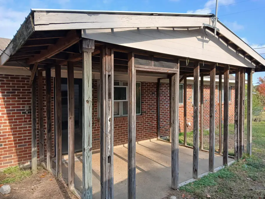 616 Dogwood St, Columbus, MS 39702 - Image #2