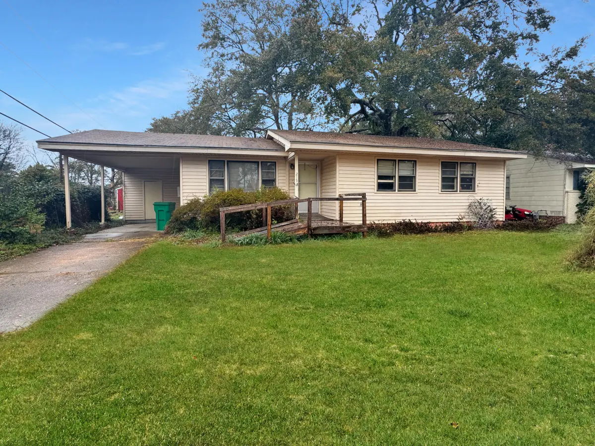 215 Robinwood Cir, Columbus, MS 39702 - Image #1