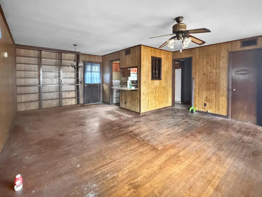 215 Robinwood Cir, Columbus, MS 39702 - Image #3