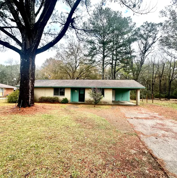 329 Converse Dr, West Point, MS 39773