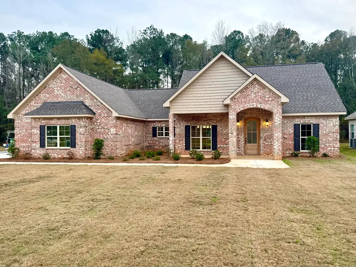 142 Lenox Ln, Columbus, MS 39702 - Image #1