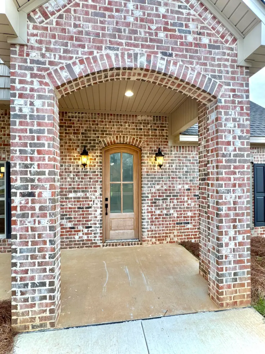 142 Lenox Ln, Columbus, MS 39702 - Image #2