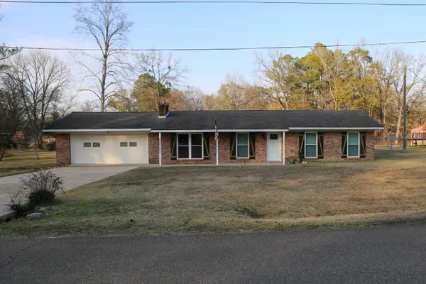 67 Lone Oak Cir, West Point, MS 39773