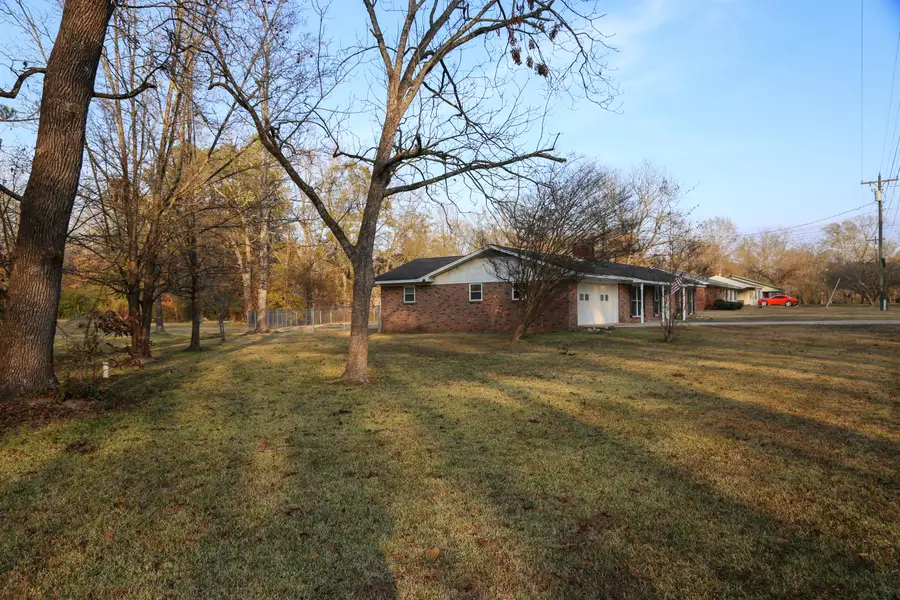 67 Lone Oak Cir, West Point, MS 39773 - Image #3