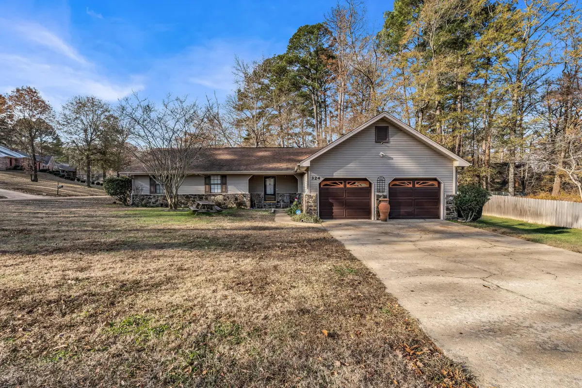 324 Aileen Dr, Columbus, MS 39705 - Image #1