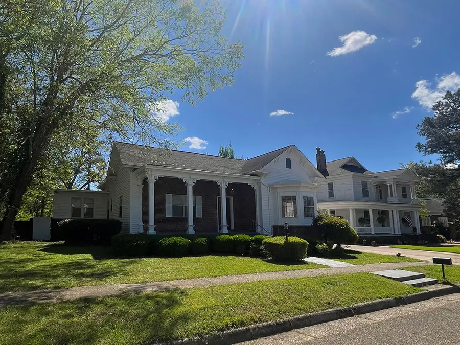 411 7th St, Columbus, MS 39701 - Image #2